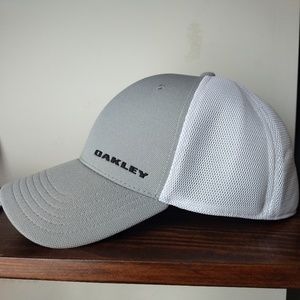 Oakley Hydrolix Flexfit Hat
